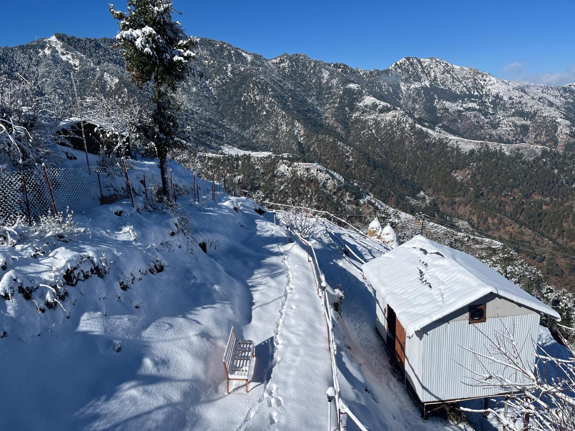 Nivriti Stays Kanatal Esterno foto