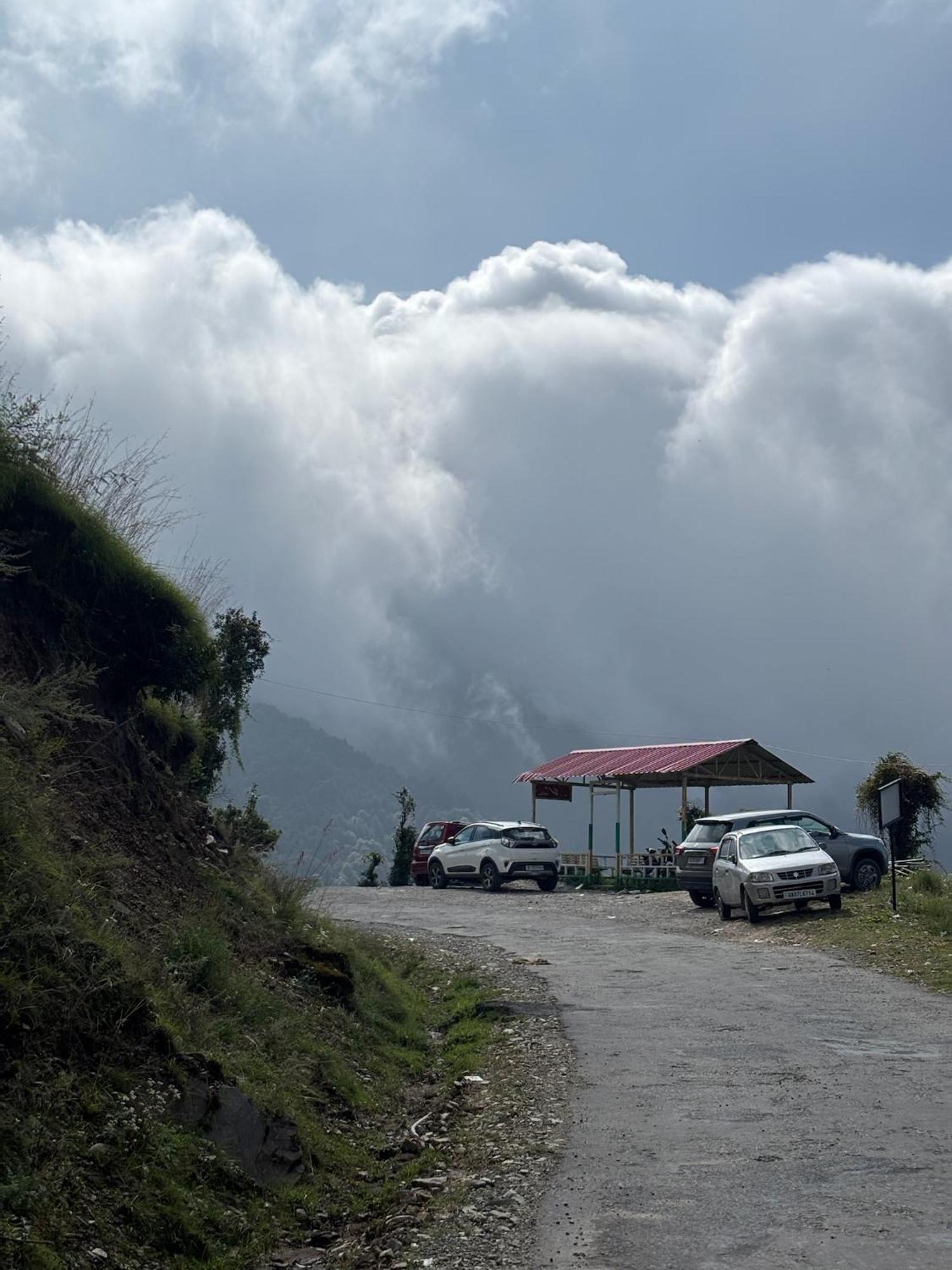 Nivriti Stays Kanatal Esterno foto